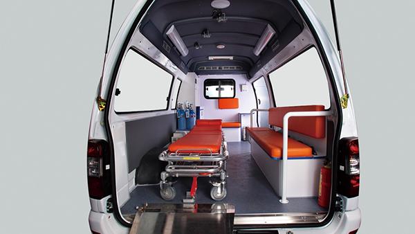 عربة إسعاف 5 مقاعد